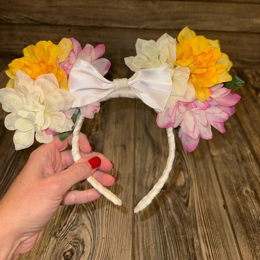 Disney Flower  Mickey Mouse Ears Handmade 
Soft Comfortable Flirwl Lightweight